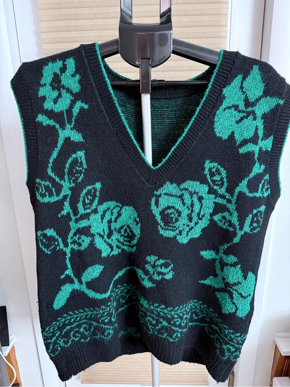 Whimsigoth VTG 91 Black & Emerald Green Rose floral Sweater Vest Cottagecore USA